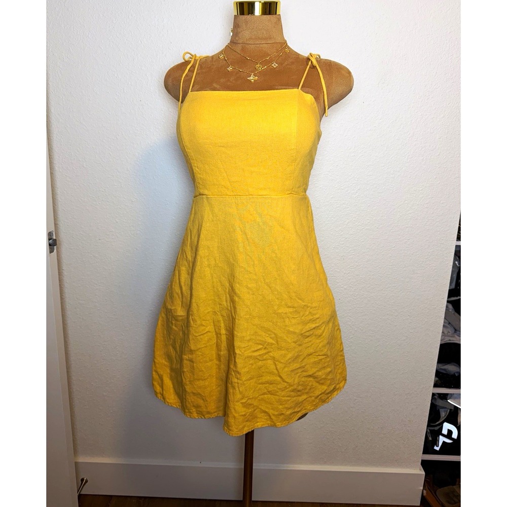 Old navy Women's Yellow Solid Square Neck Strappy Sleeveless Smocked Pullover